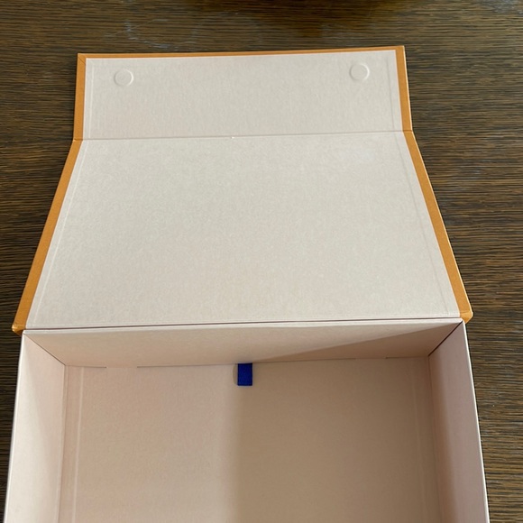 Louis Vuitton orange gift box - Picture 9 of 10